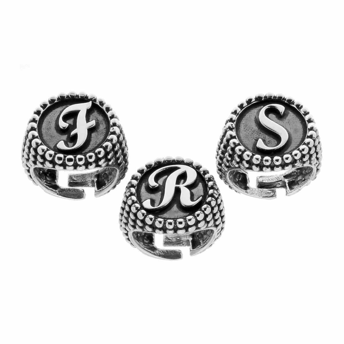 Runder Chevalier-Ring, palladiert, mit erhobenem Anfangsbuchstaben aus 925er Silber, brüniert. - MeinSchmuckShop