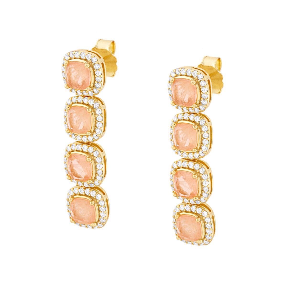 Quadratische Hängeohrringe mit natürlichen pudrig-pinken Steinen, von weißen Cubic Zirconia umrahmt, aus 925er Silber, galvanisch goldplatiert - MeinSchmuckShop
