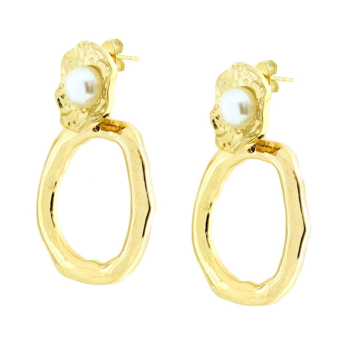 Ohrringe mit ovaler, gehämmerter Platte, Perle und hängenden Ringen aus Edelstahl in Goldfarbe - MeinSchmuckShop