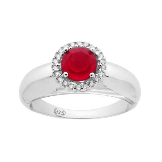 Solitärring mit rundem rubinroten Zirkon, umrandet von weißen Cubic Zirconia, aus 925er Silber rhodiniert - MeinSchmuckShop