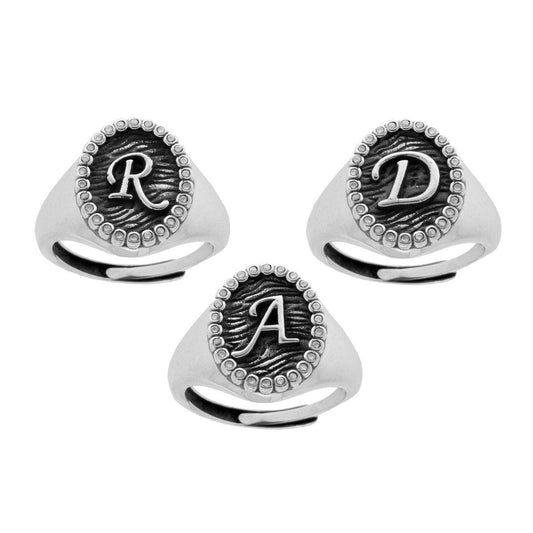 Ovaler Chevalier-Ring mit erhabenem Buchstaben und weißen Zirkonien aus 925er Silber, galvanisch rhodiniert und brüniert - MeinSchmuckShop