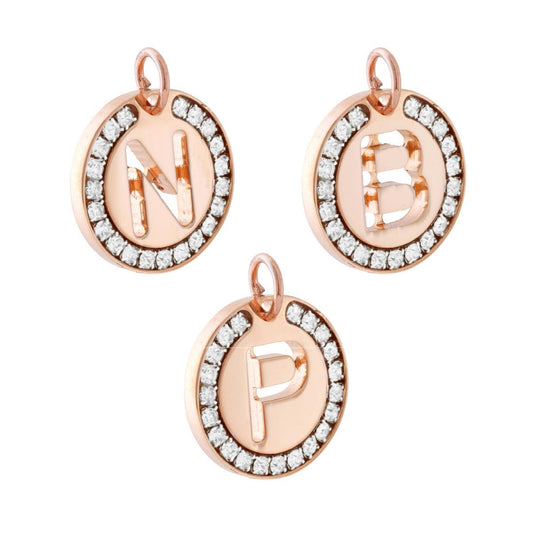 Runder Anhänger Ø 20 mm mit initialem Buchstaben des Namens als Durchbruch und weißen Kristallen aus Edelstahl in Rosé-Farbe - MeinSchmuckShop