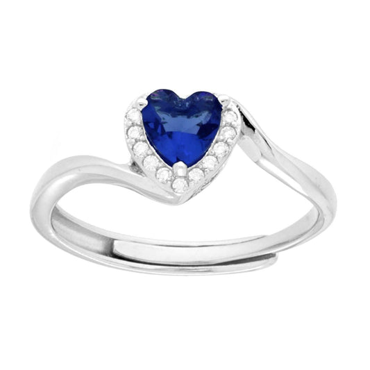 Solitärring mit blauem Herz-Saphir, umgeben von weißen Cubic Zirconia, aus 925er Silber rhodiniert. - MeinSchmuckShop
