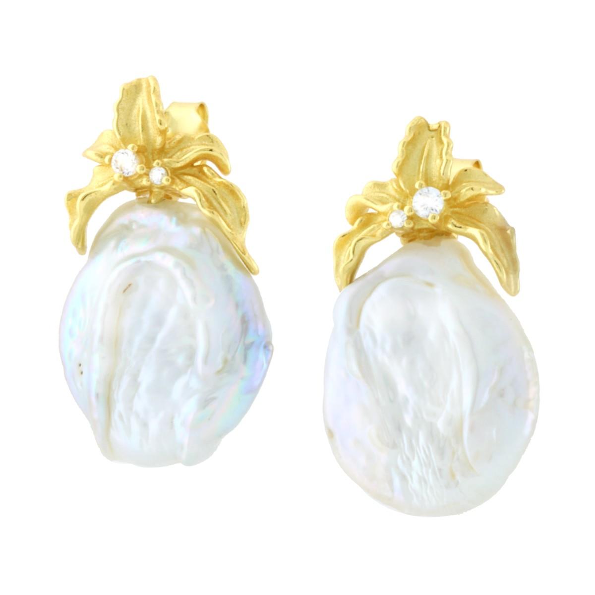 Ohrringe in Blütenform mit Perle, Scaramazza und weißen Cubic Zirconia, aus 925er Silber, goldplatiert. - MeinSchmuckShop