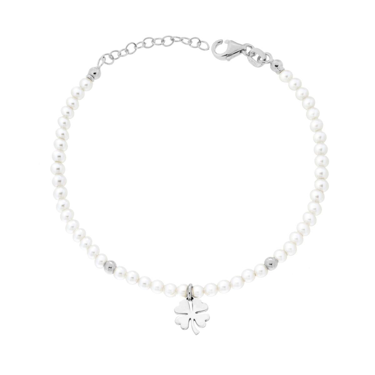 Armband aus Faden mit weißen Perlen aus perlglasiertem Glas, mit Vierblättrigem Kleeblatt aus 925er Silber, rhodiniert. - MeinSchmuckShop