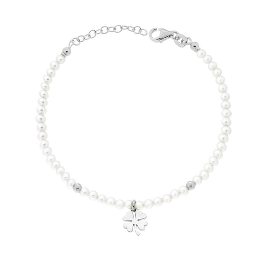 Armband aus Faden mit weißen Perlen aus perlglasiertem Glas, mit Vierblättrigem Kleeblatt aus 925er Silber, rhodiniert. - MeinSchmuckShop