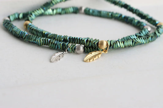 Armband aus Hämatit mit 4 Kugeln und 1 Feder Silber 925/000 vergoldet - MeinSchmuckShop